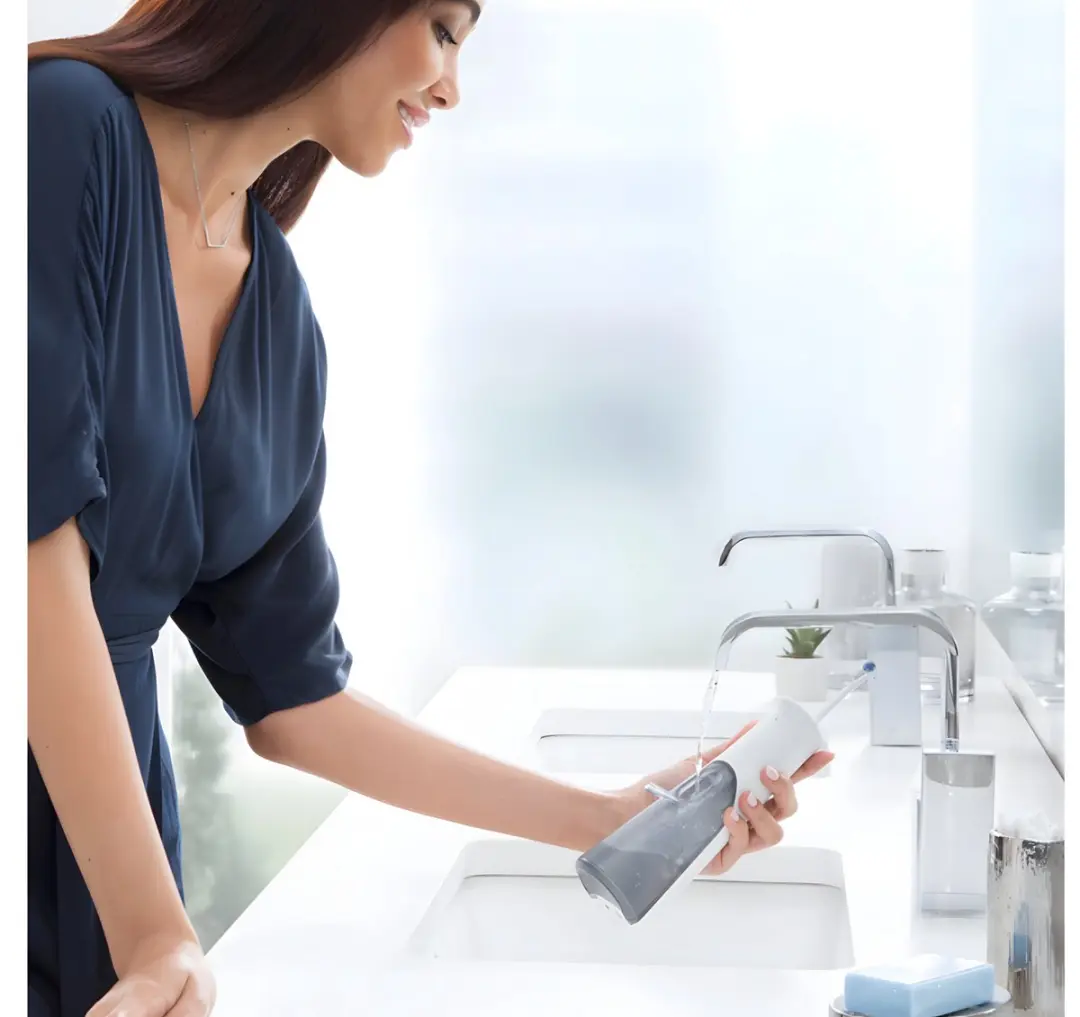 Oral-B AquaCare 6 ProExpert Monddouche - Draadloos - 2 Snelheden