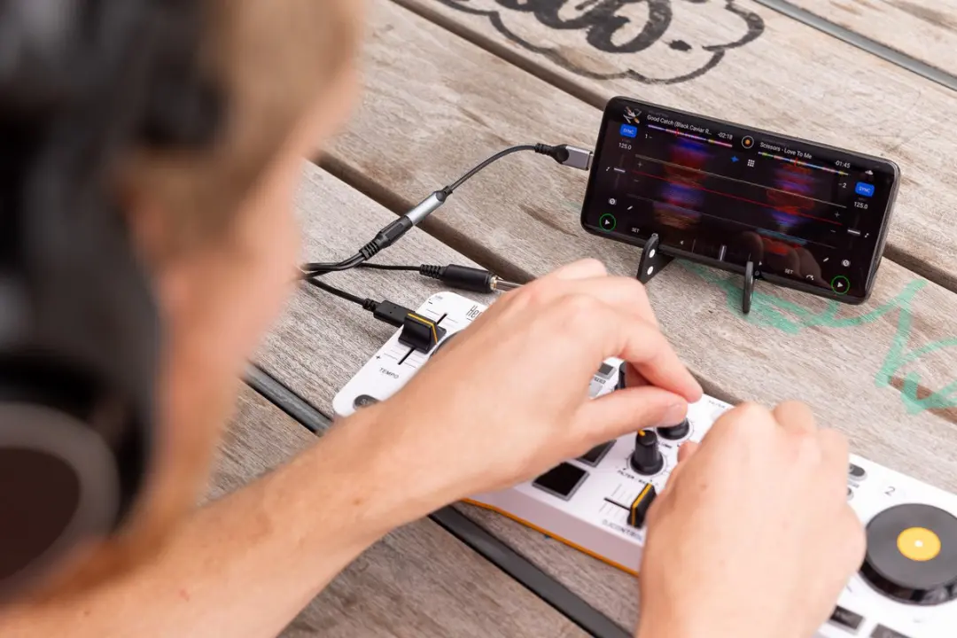 Hercules DJ Control Mix 4780921 Smartphone Controller - 2 Kanalen - 8 Drumpads - Wit - afbeelding 6 van 6