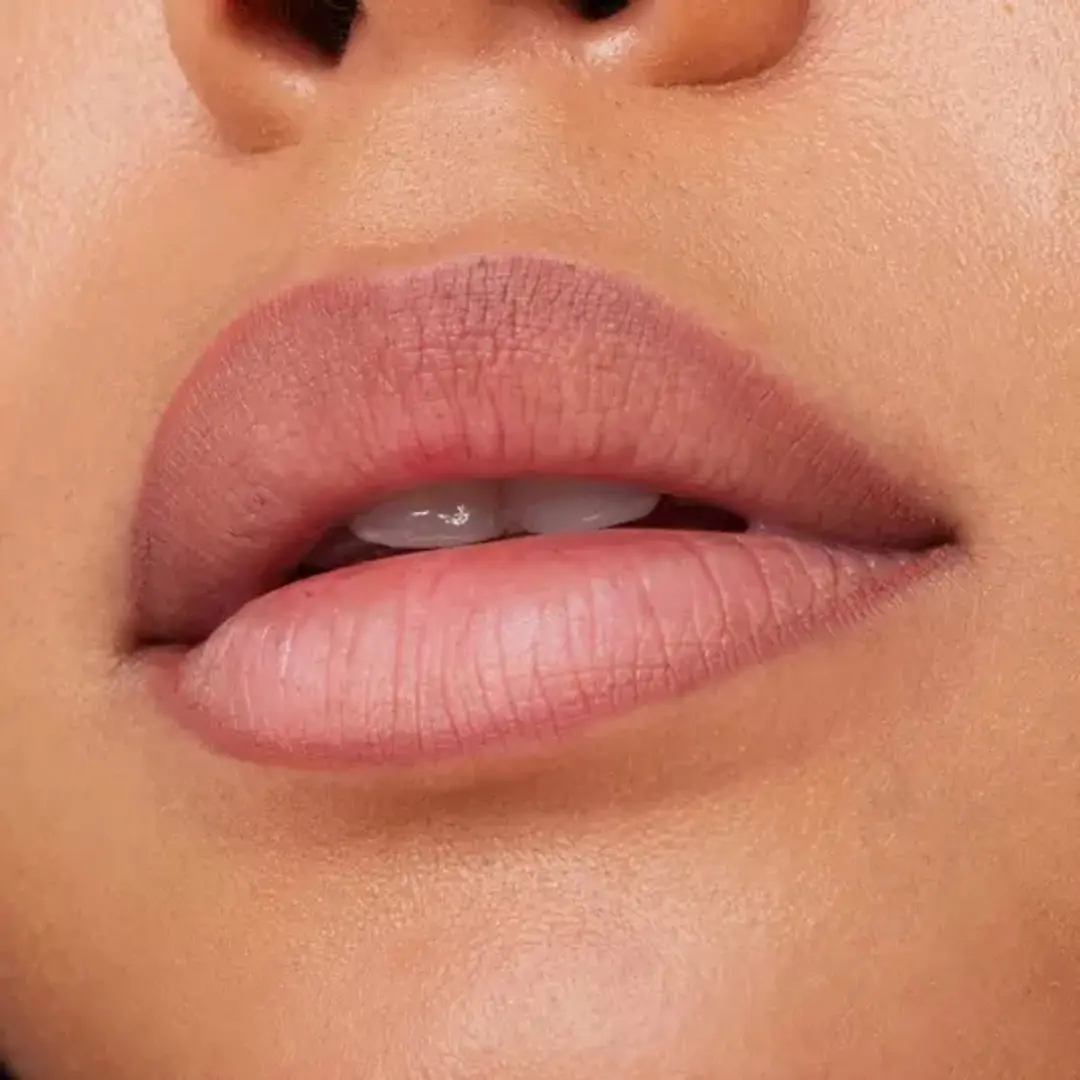 Essence Lippenpotlood 8H Matte Comfort 02 Silky Hazelnut