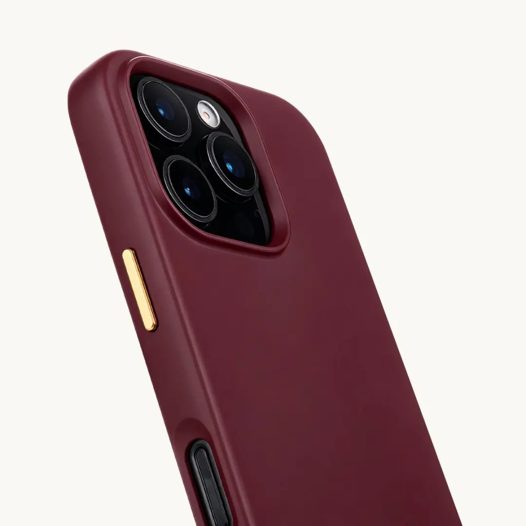 Selencia Hoesje iPhone 16 Pro Rivièra Bold Burgundy - MagSafe
