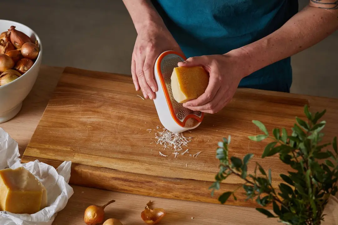 Fiskars Kaasrasp RVS 6424002004288 - Incl. Bewaarbak