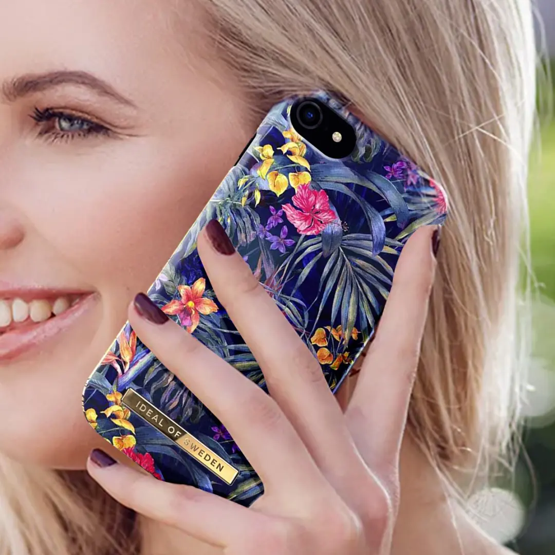 iDeal of Sweden iPhone 7/8 Back Case - Mysterious Jungle - Zwart