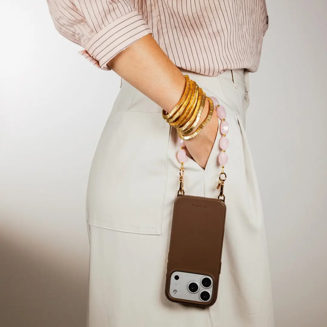 Selencia Hoesje iPhone 16 Pro Rivièra MagSafe - Choco Brown