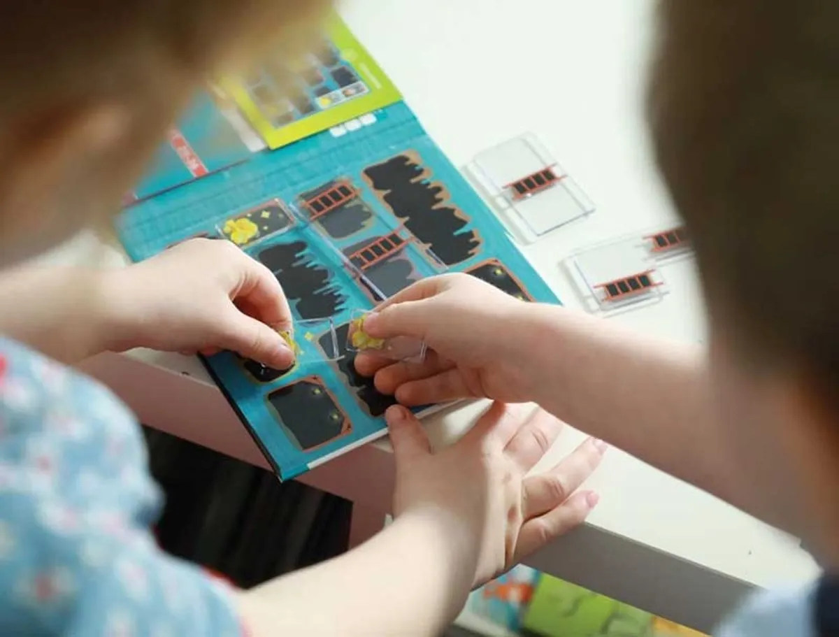 SmartGames Coral Reef SGT 221 Magnetisch Puzzelboek - 48 Opdrachten - Multicolor