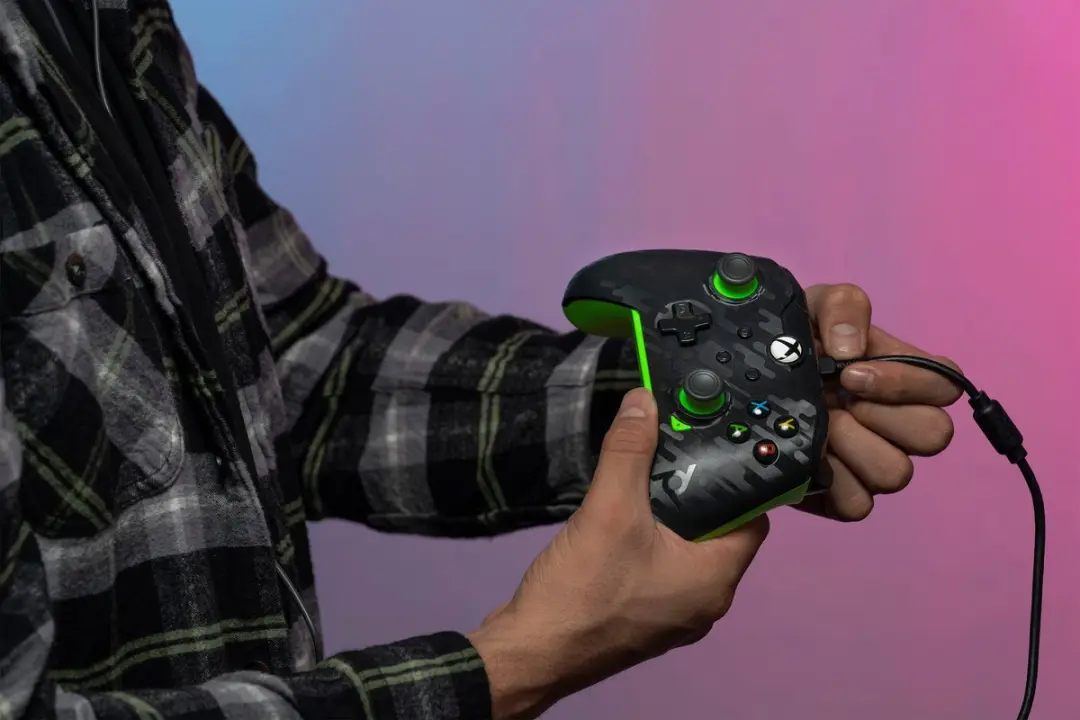 PDP Gaming Bedrade Controller 049-012-CMGG - Xbox Series X|S & Xbox One - Neon Carbon