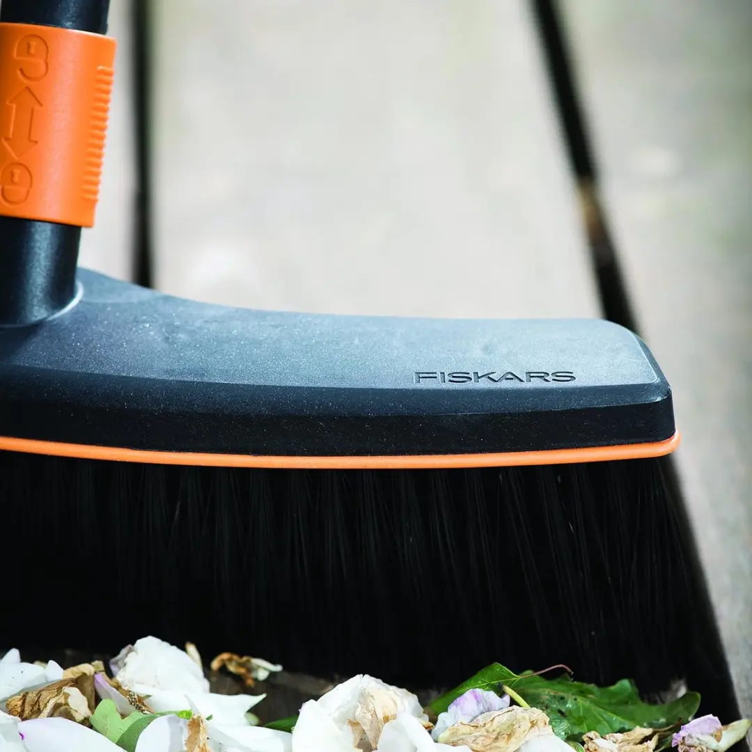 Fiskars QuikFit Bladbezem 1001416 - Zwart/oranje