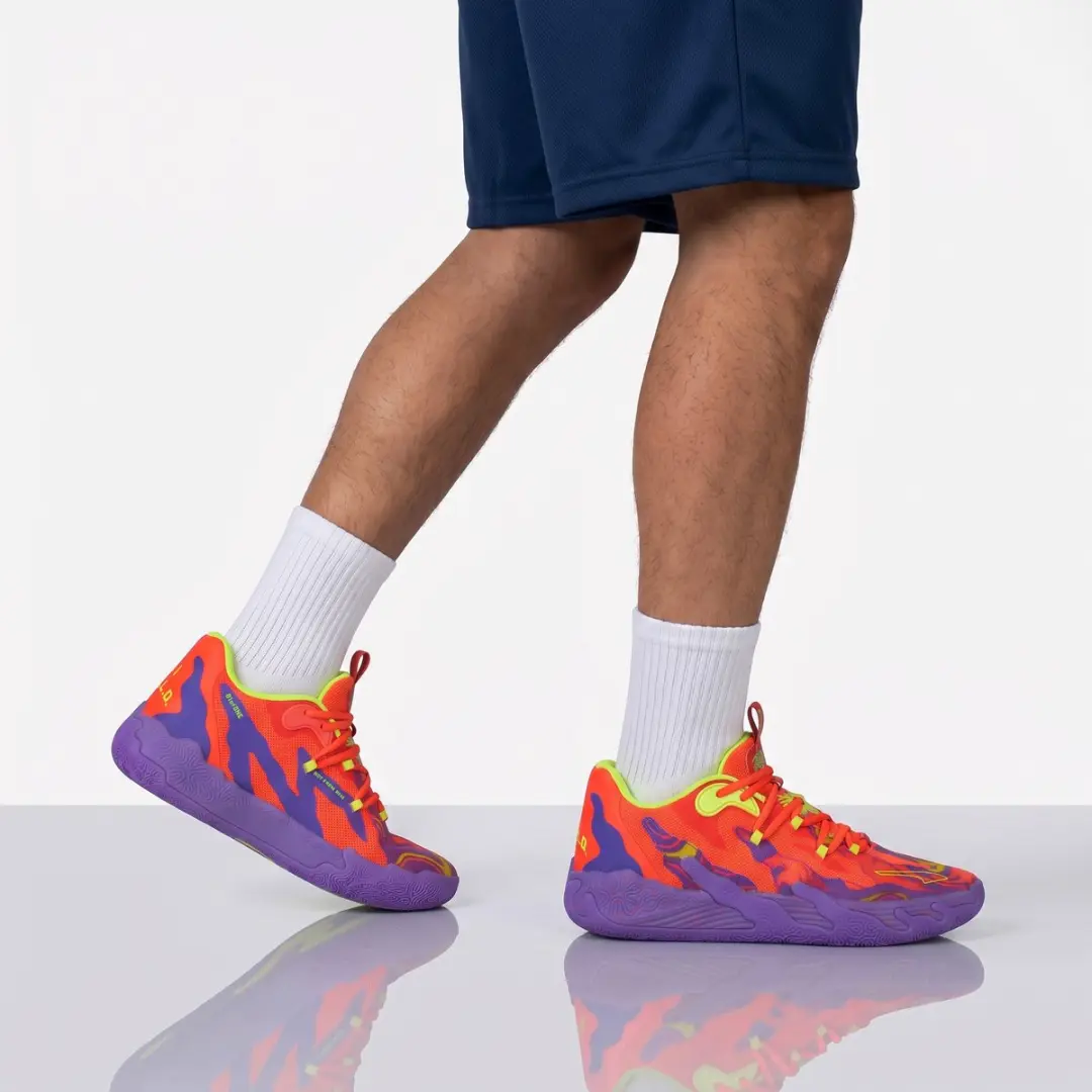 PUMA MB.03 Lo Lava LaMelo Ball Heren Basketballschoenen - EU 48 - Rood