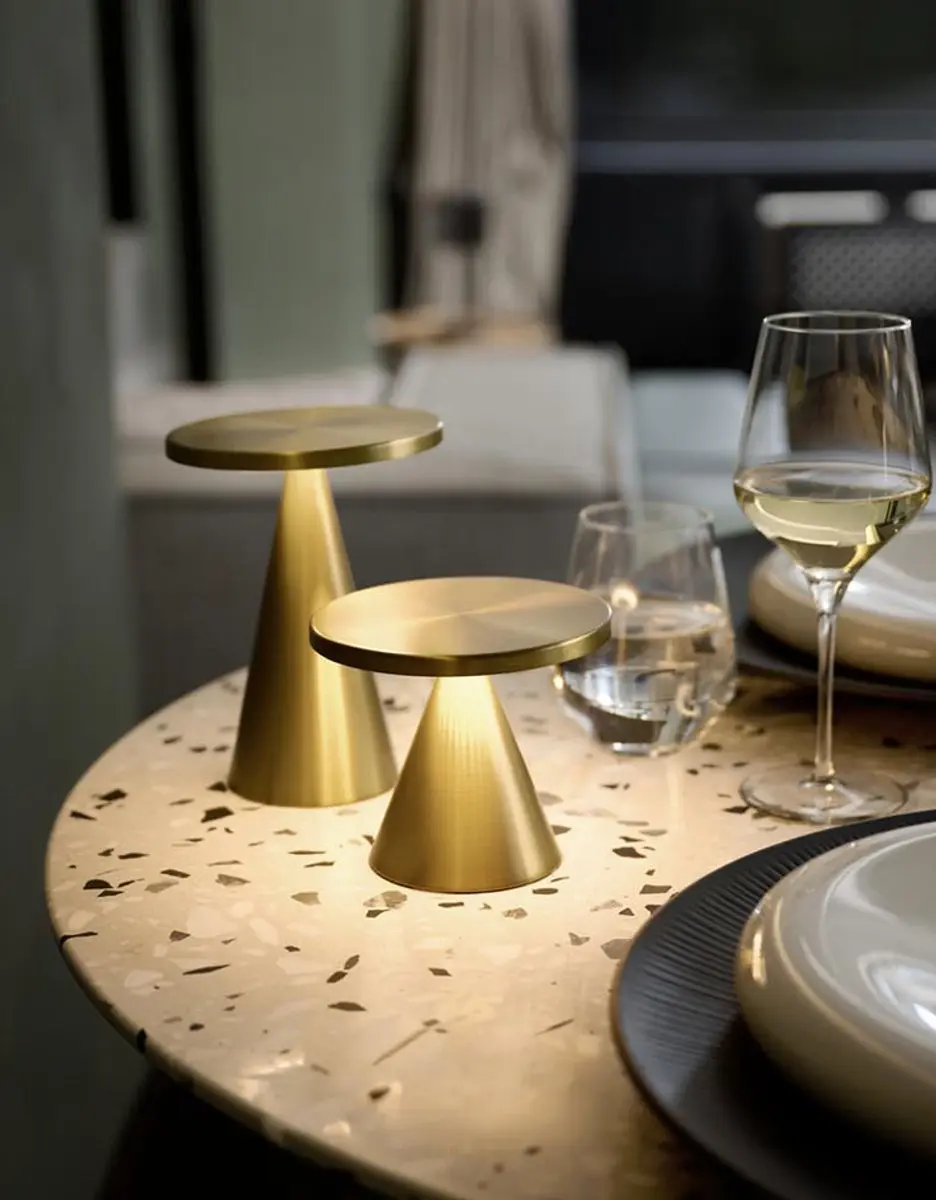 APS Cone Oplaadbare LED Tafellamp - Goud