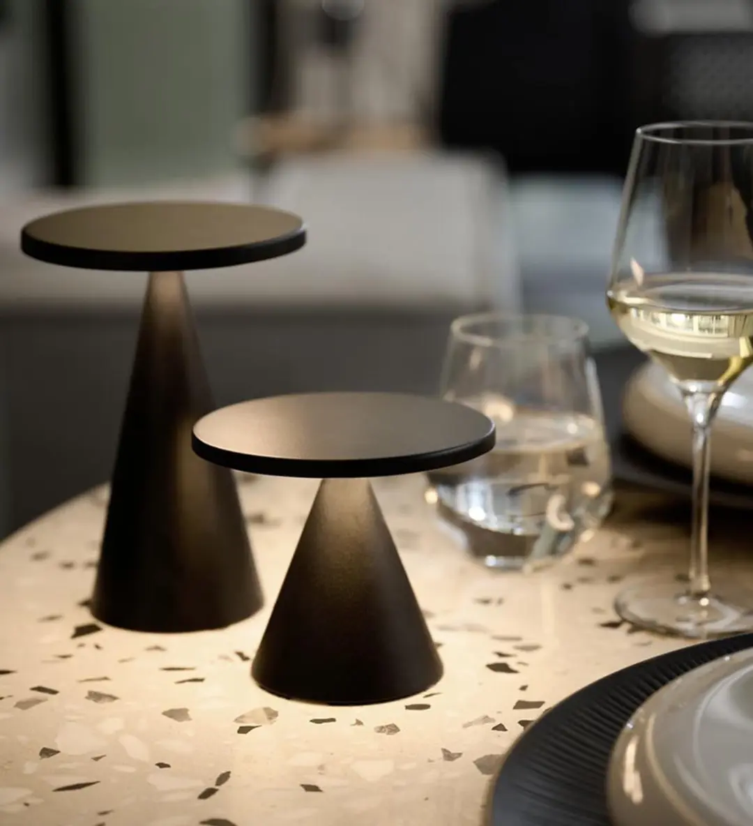 APS Cone Oplaadbare LED Tafellamp - Goud - afbeelding 6 van 6