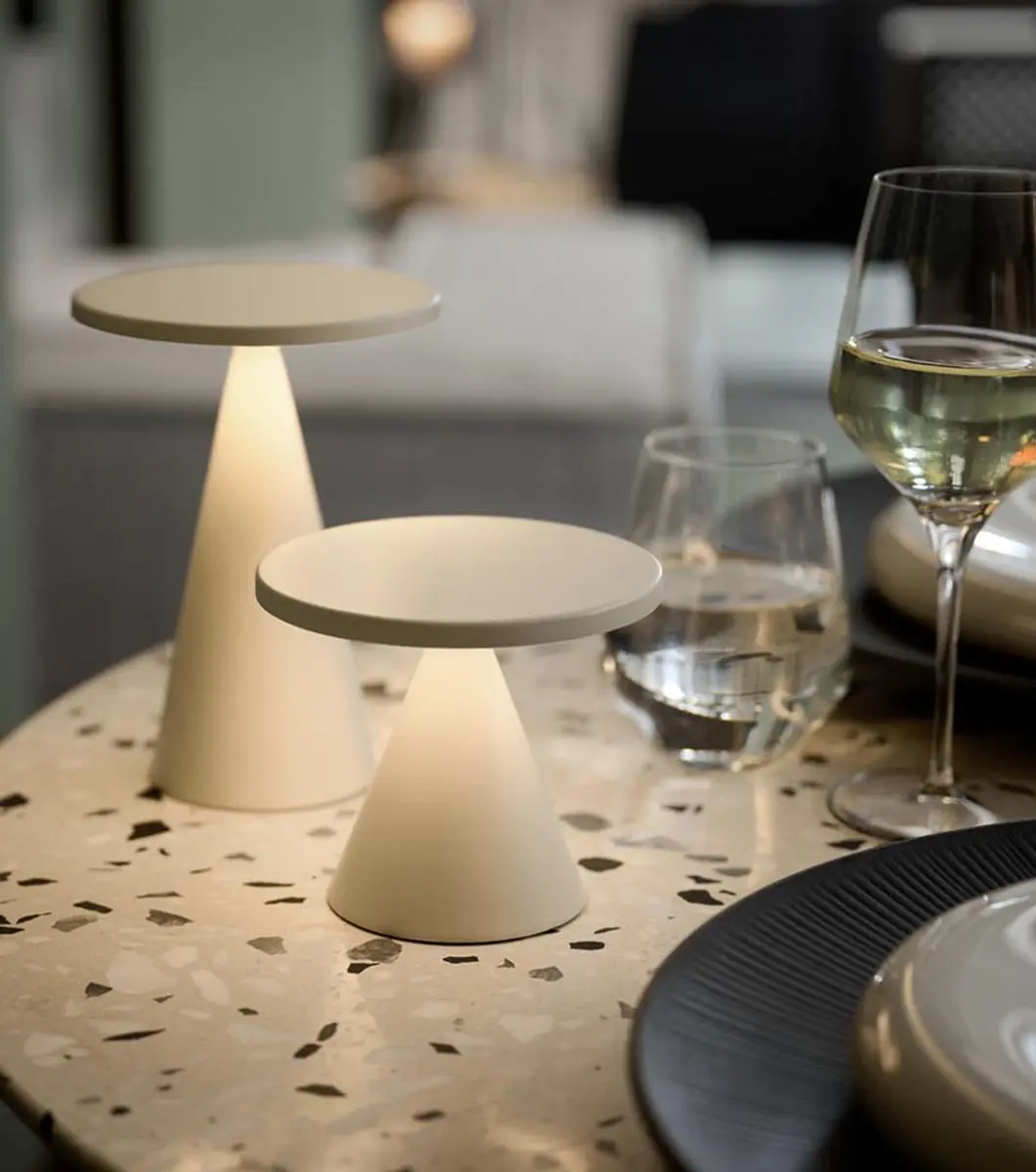 APS Cone Oplaadbare LED Tafellamp - Goud