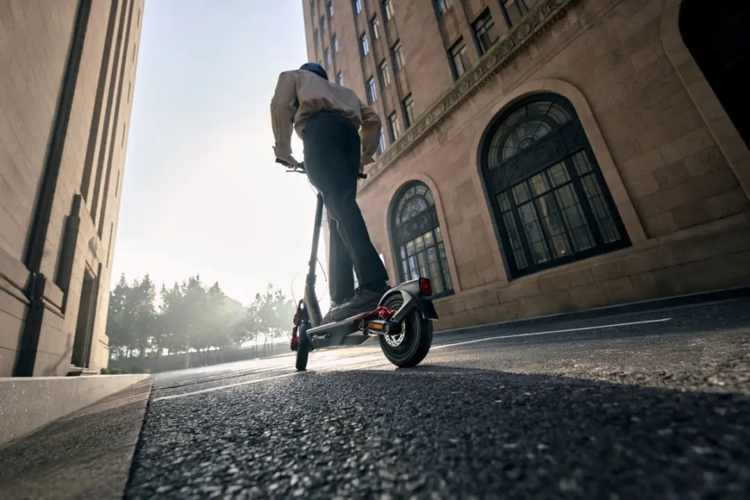 Segway Ninebot F3 Pro E Scooter - 10 Inch - Zwart/Grijs