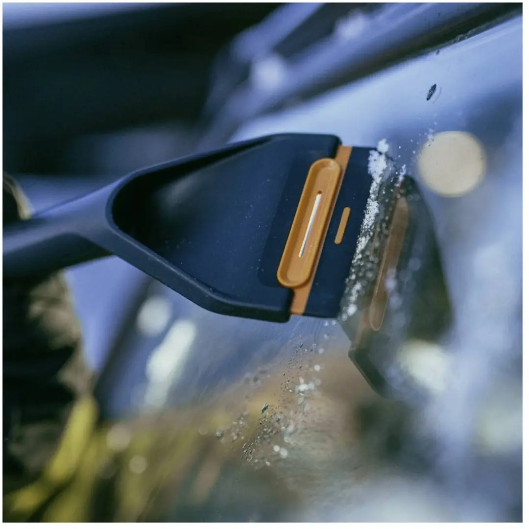 Fiskars X-Series IJskrabber/Sneeuwbezem 96cm - Zwart/oranje