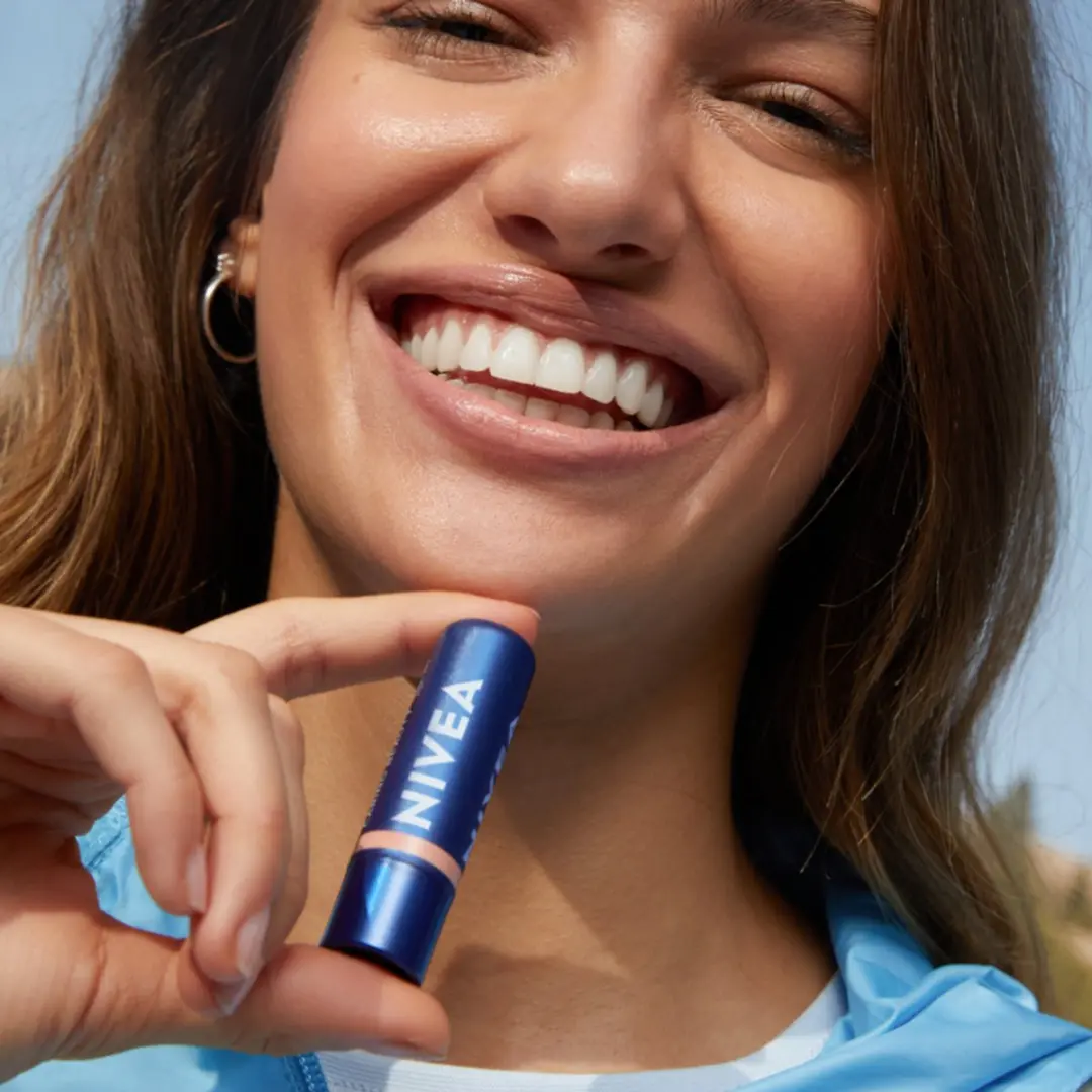 NIVEA Caring Beauty 3W1 Nude Lippenbalsem 4,8g