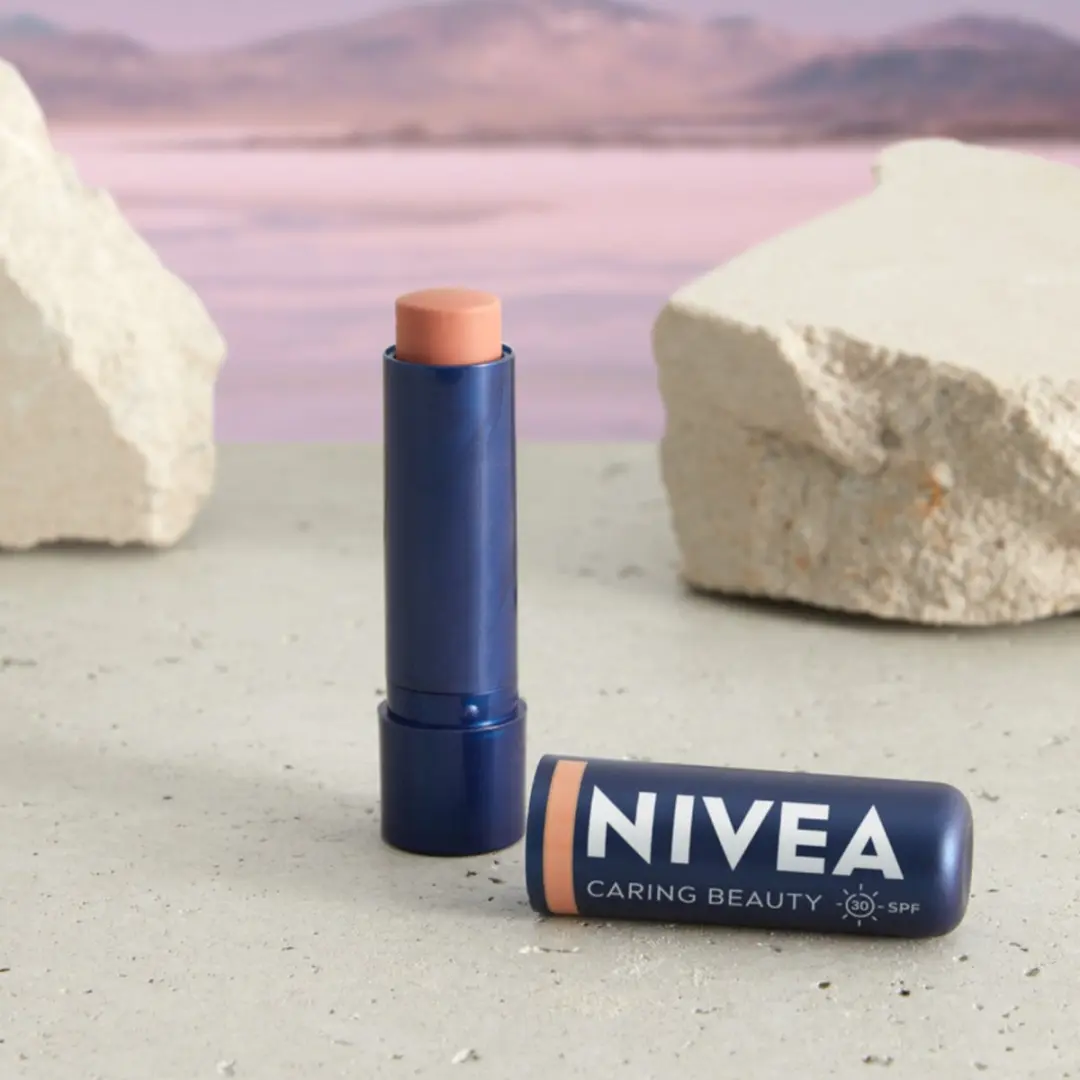 NIVEA Caring Beauty 3W1 Nude Lippenbalsem 4,8g - afbeelding 6 van 6