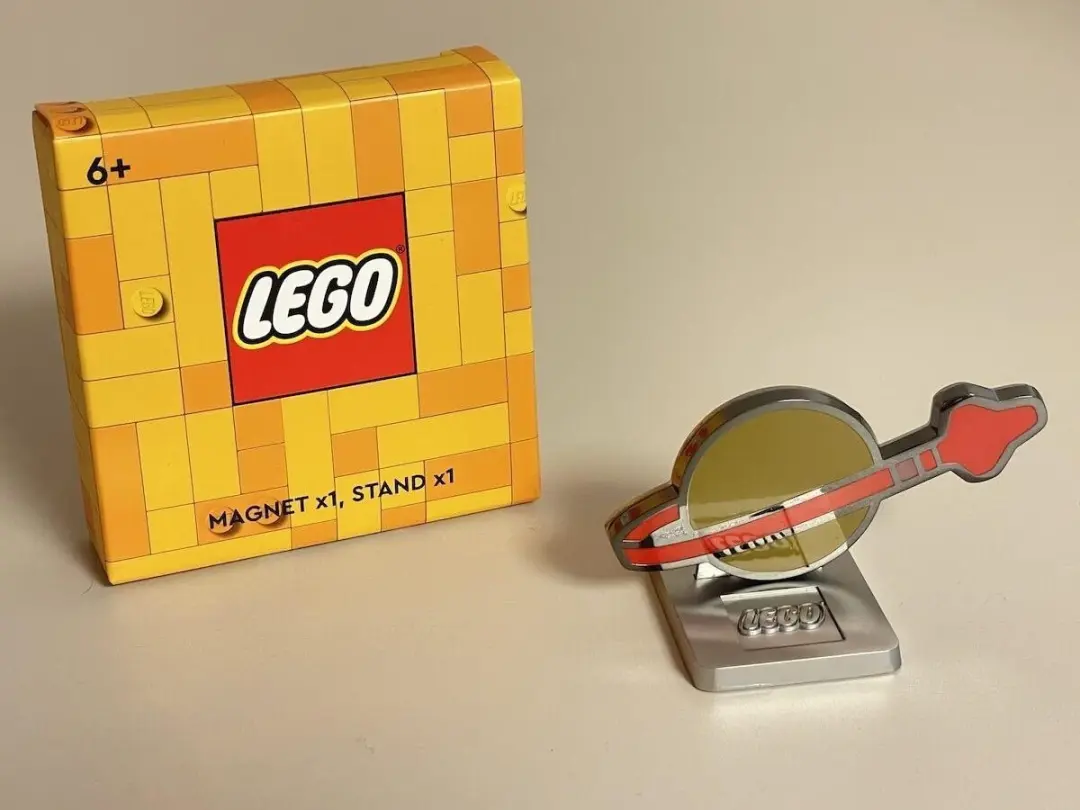 LEGO Classic Space Logo Magneet - 2 Stuks - Multicolor