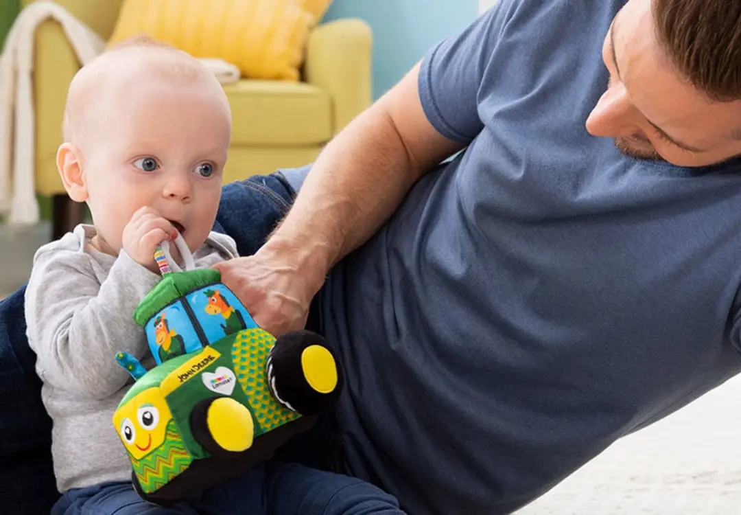 Lamaze John Deere Clip and Go Knuffel - Baby Tractor