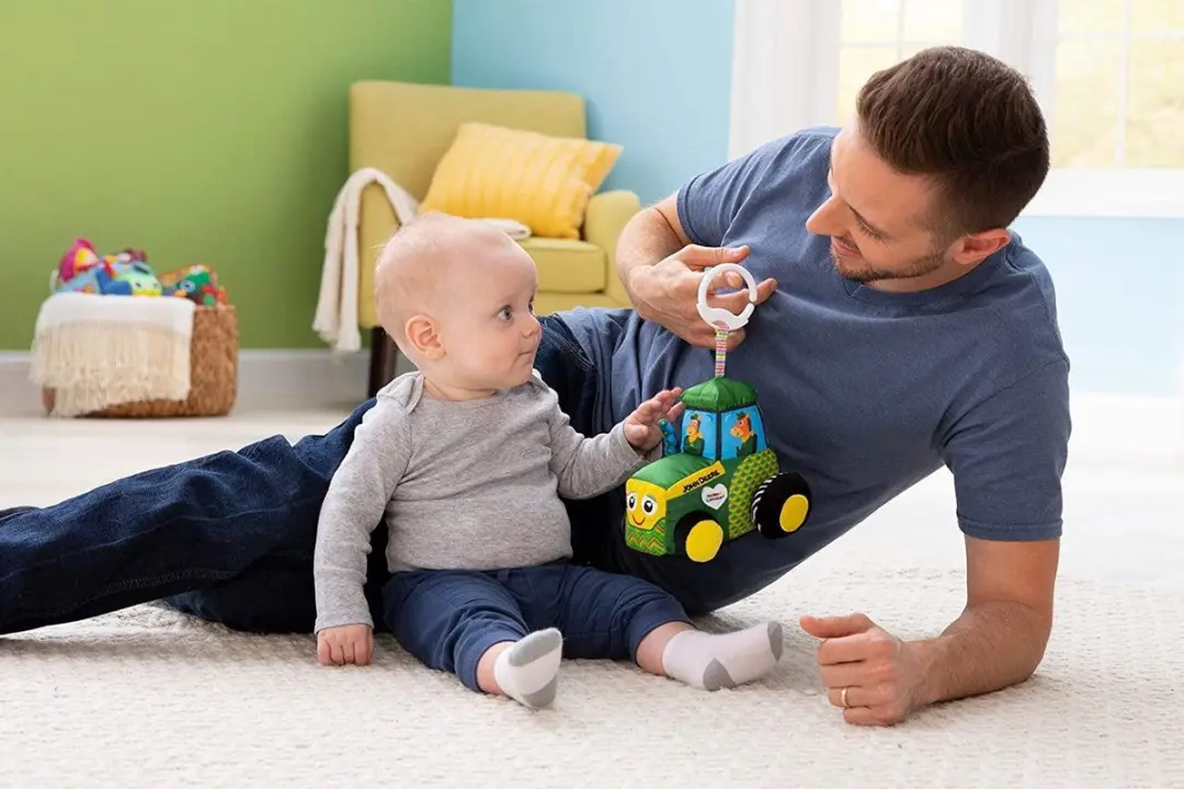 Lamaze John Deere Clip and Go Knuffel - Baby Tractor