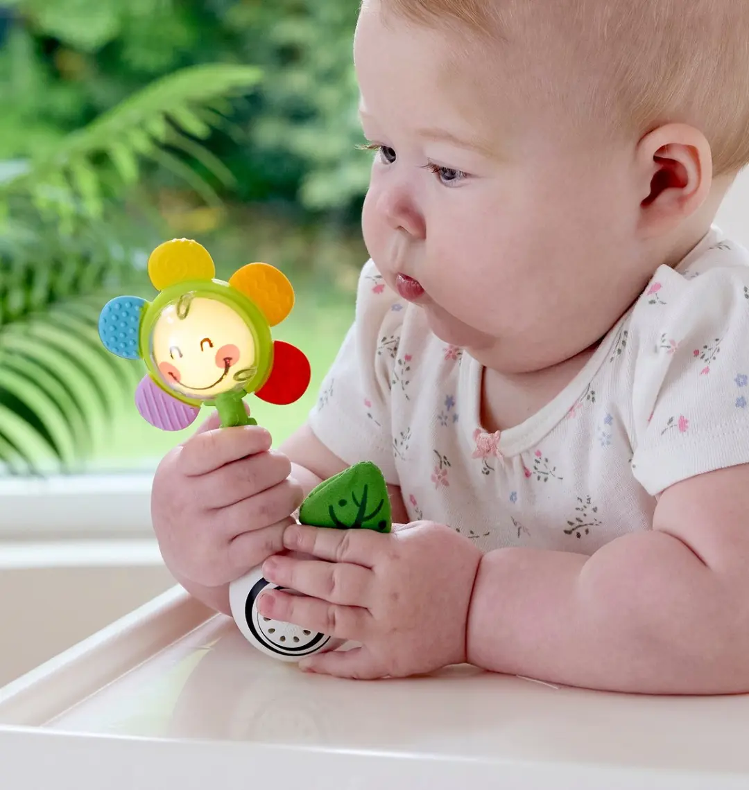Hape Shake 'n Sparkle Bloemenrammelaar - 3 Batterijen