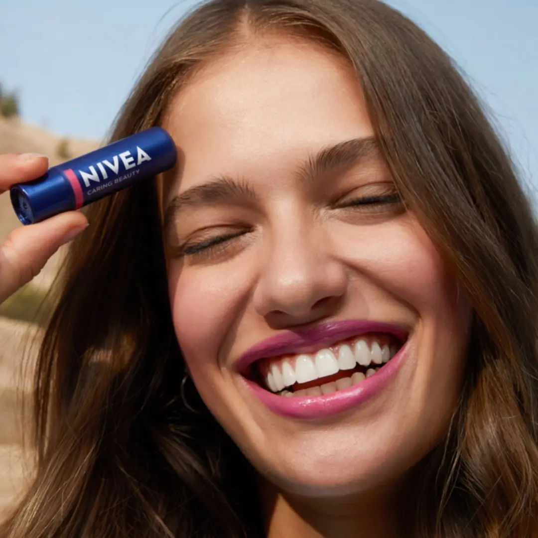 NIVEA Caring Beauty 3W1 Lipbalsem - 4,8 g - Roze