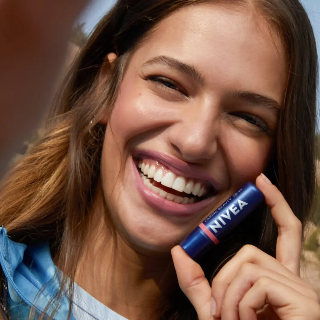 NIVEA Caring Beauty 3W1 Rose Pomade - 4,8g - afbeelding 6 van 6