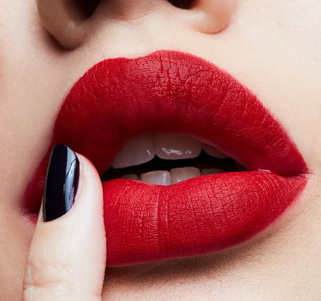 MAC Lippenstift Retro Matte Fashion Legacy - Intense Fire Truck Red A97 - afbeelding 6 van 6