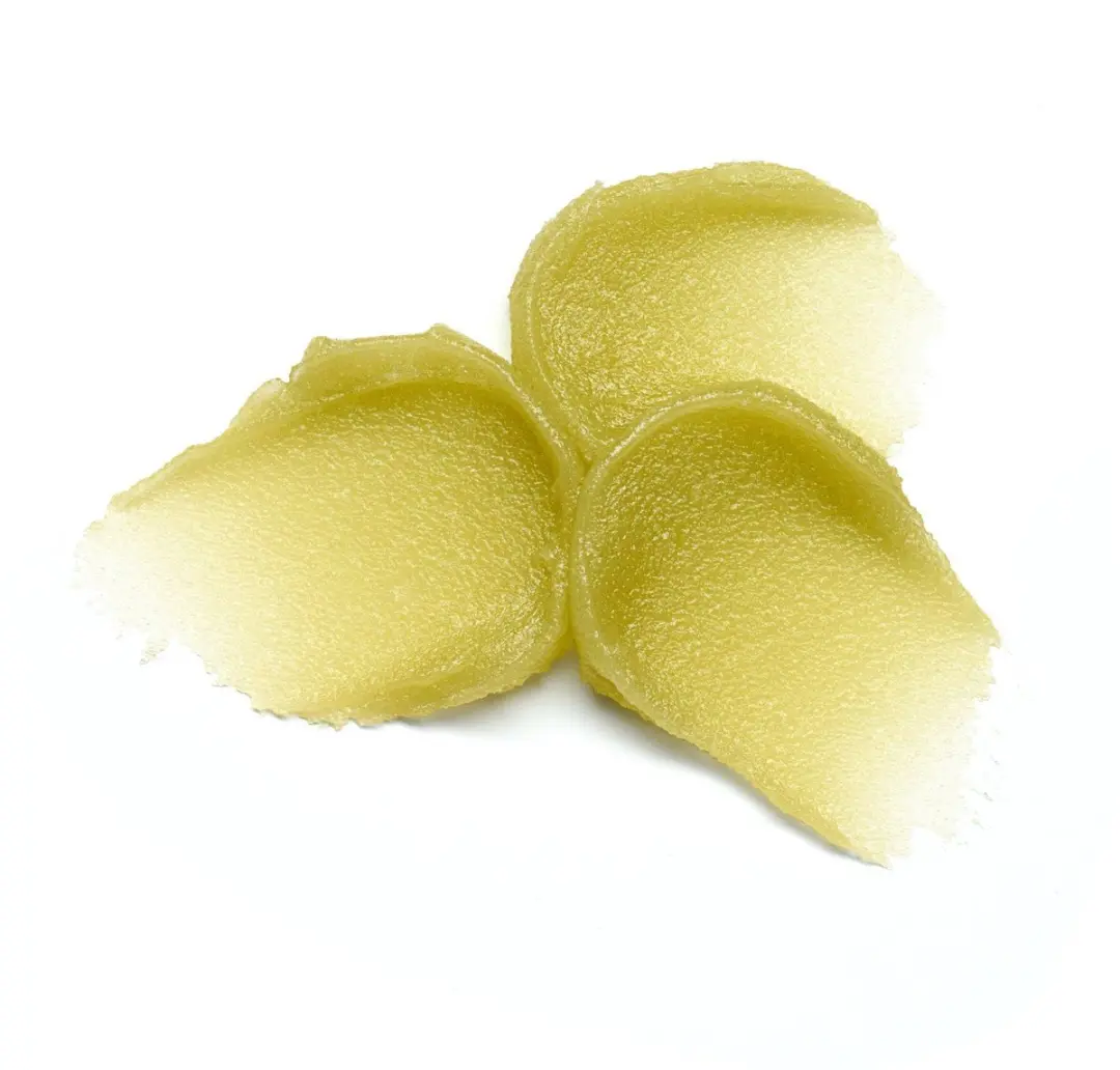 Essence Lip Scrub Matcha Latte 9g