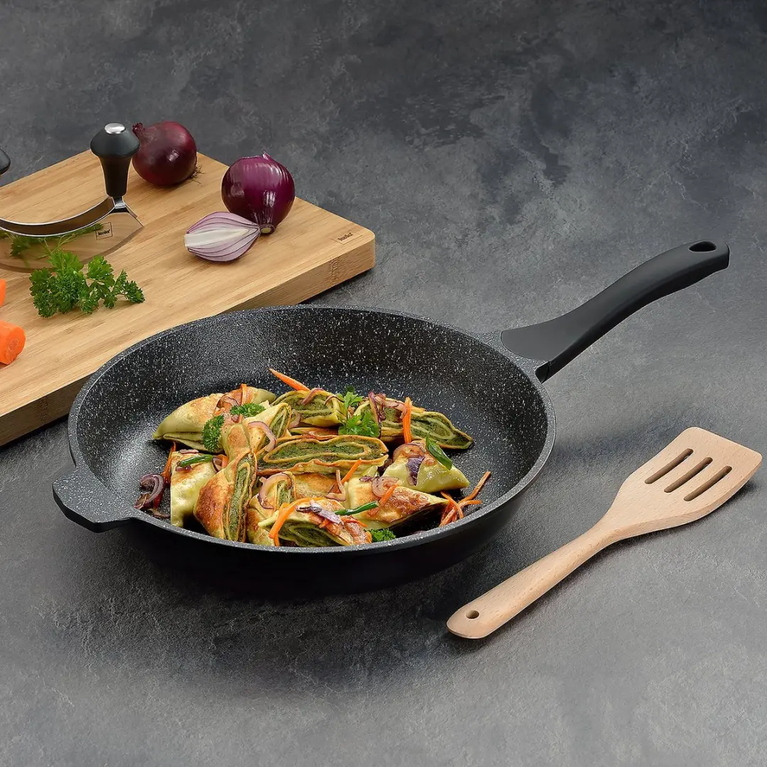 Kela Hapjespan 24cm - 4L - Zwart