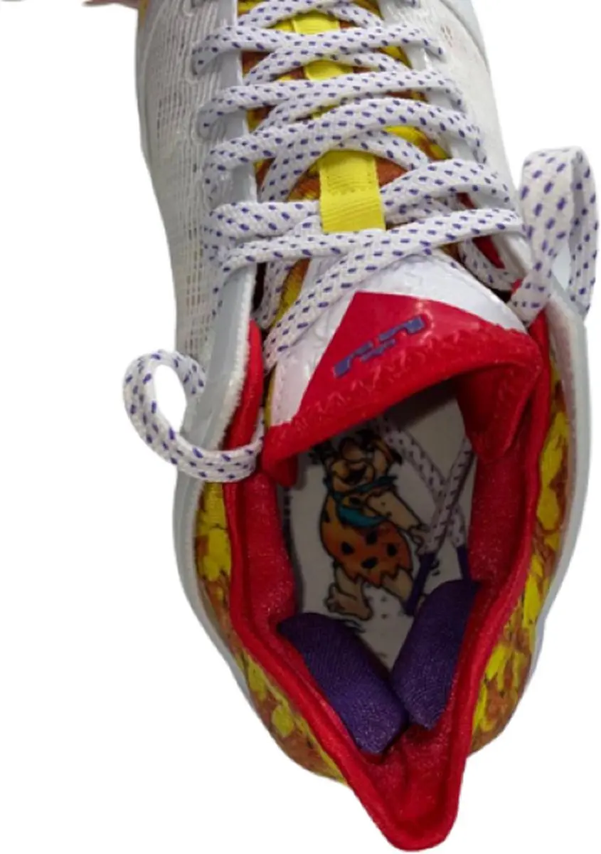 Nike LeBron XIX LOW Basketbalschoenen - Maat 43 - Wit/Rood
