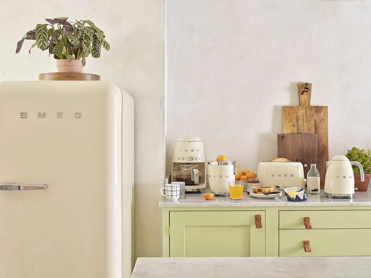 Smeg KLF03CREU Waterkoker 1,7L - Crème
