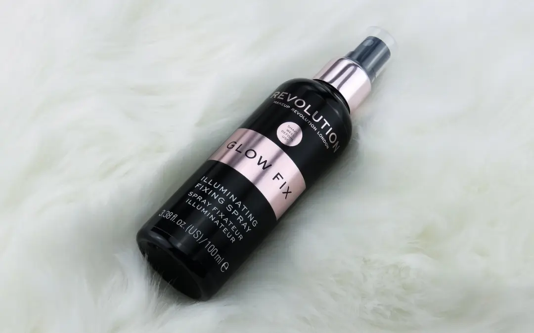 Makeup Revolution Illuminating Fixing Spray 100ml - Goud/Roz/Zwart