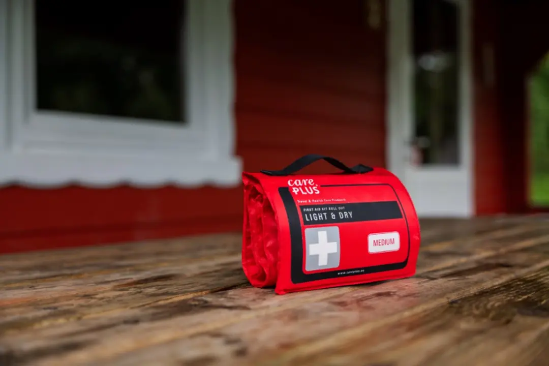 Care Plus First Aid Kit Roll-Out Medium - 44 Stuks