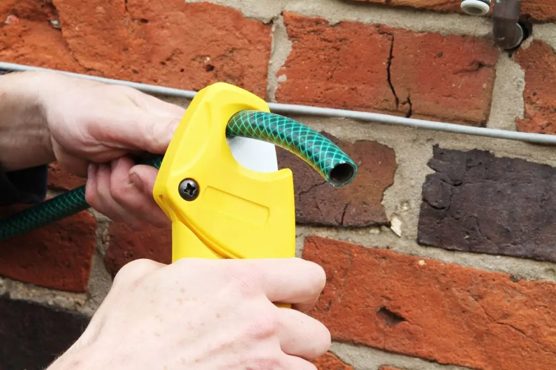Stanley Plastic Pijpsnijder 28mm - 0-70-450 - Geel - afbeelding 6 van 6