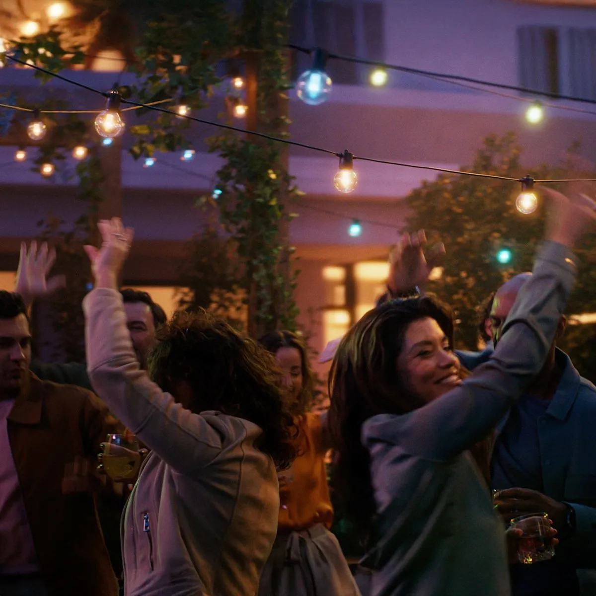 Philips Hue Festavia Lichtsnoer 21m - 30 Globe-lampen Zwart