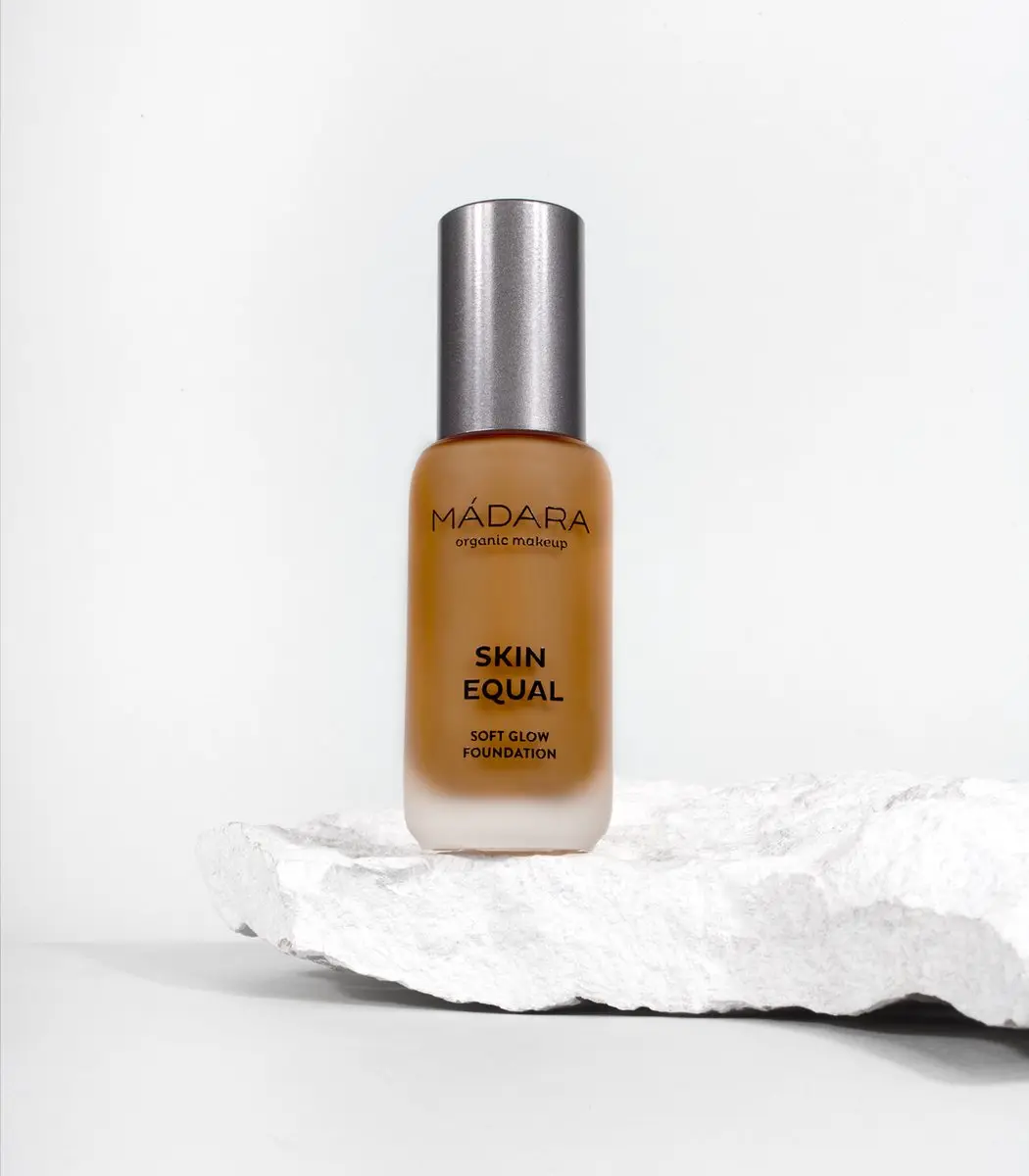 MÁDARA Skin Equal Foundation #80 Fudge 30ml - SPF 15