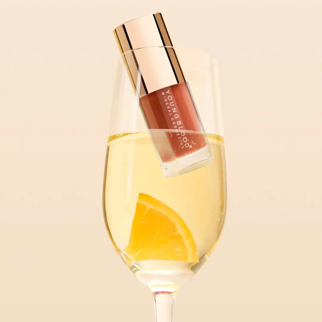 Youngblood EverGlow Lip Oil 4.75ml - met gratis charm