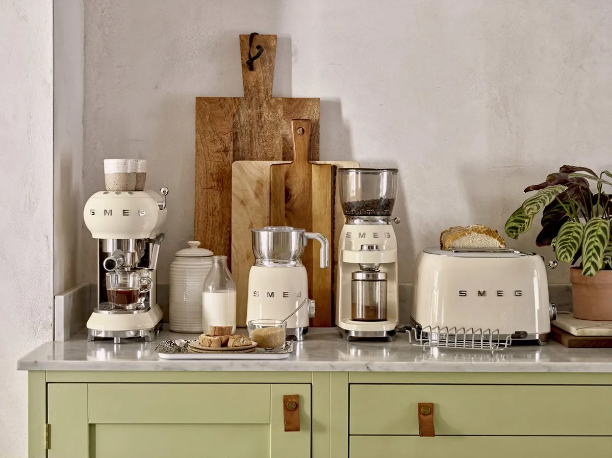 Smeg CGF11CREU Elektrische Koffiemolen - 150W - 30 Maalstanden - Crème