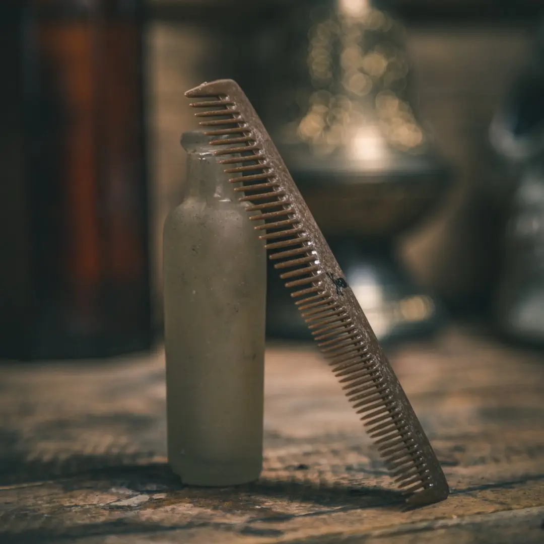 The Bluebeards Revenge Liquid Wood Styling Comb 13cm - Bruin