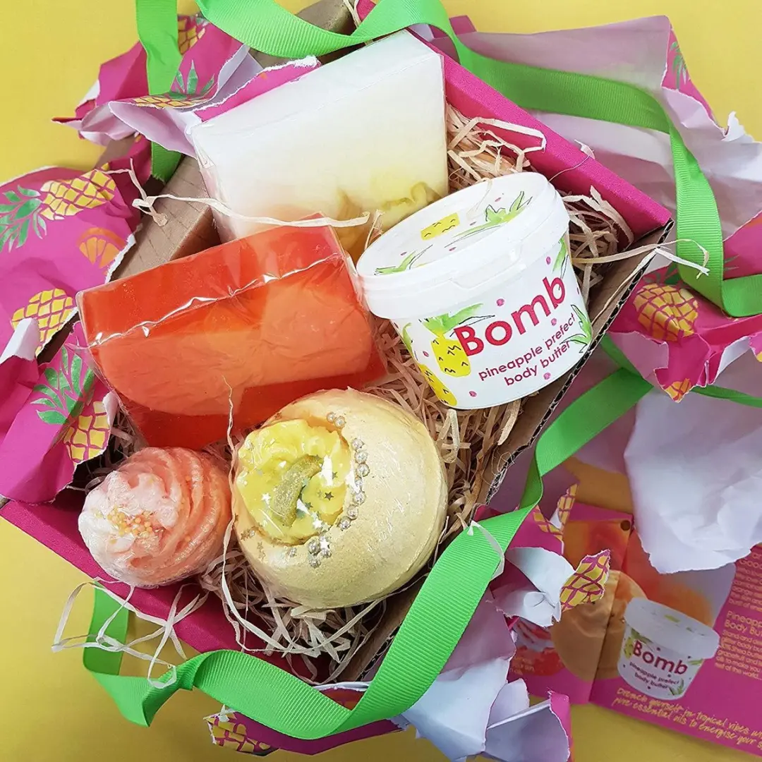 Bomb Cosmetics Totally Tropical Gift Pack - 701g