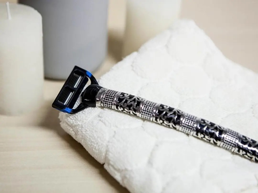 GLADDERR Hollow Victorian Black Sparkle Scheermes