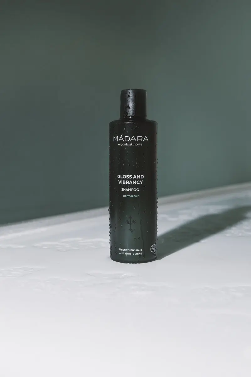 MÁDARA Cranberry Glans & Volume Shampoo 250ml