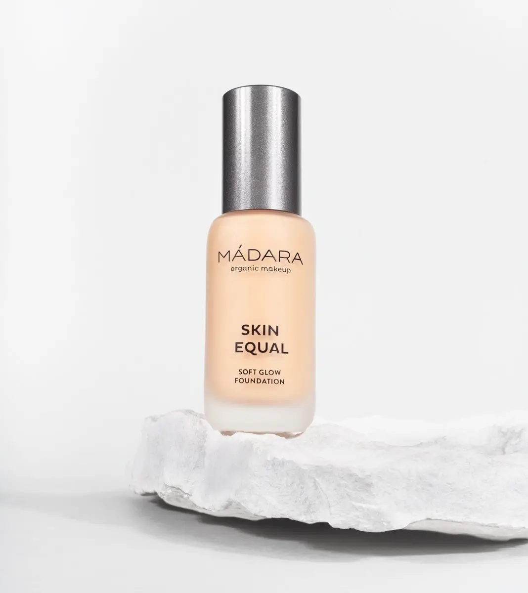 MÁDARA Skin Equal Foundation #20 Ivory 30ml - SPF 15