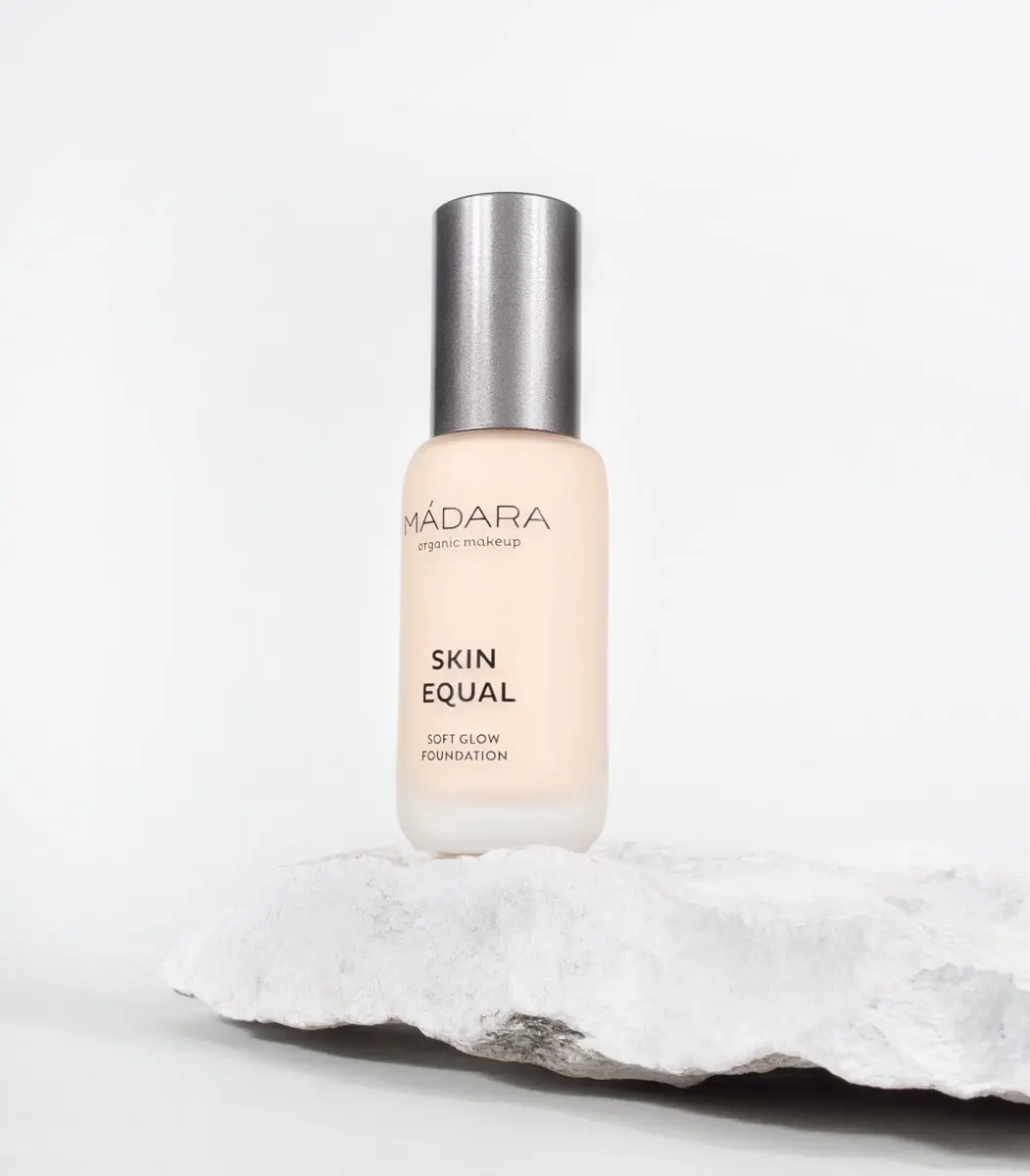MÁDARA Skin Equal Foundation #10 Porcelain 30ml - SPF 15