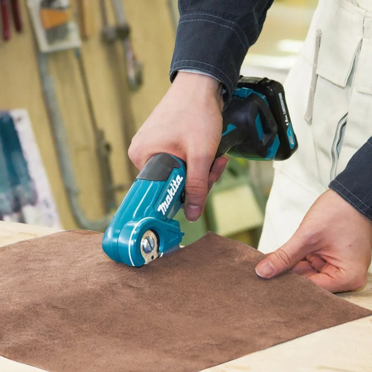 Makita CP100DZJ Accu Snijmachine 12V - 300 Slagen/min
