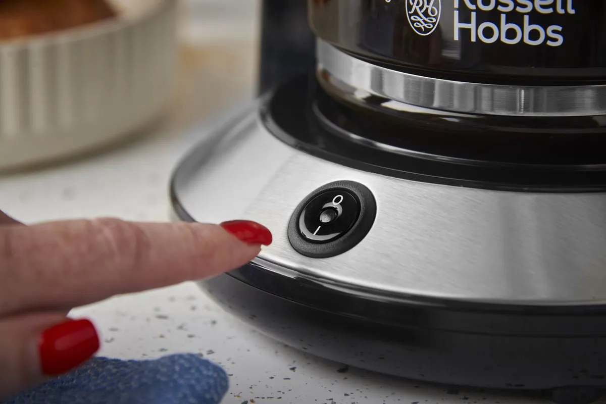 Russell Hobbs Brontë Zwart - Koffiezetapparaat - 26780-56