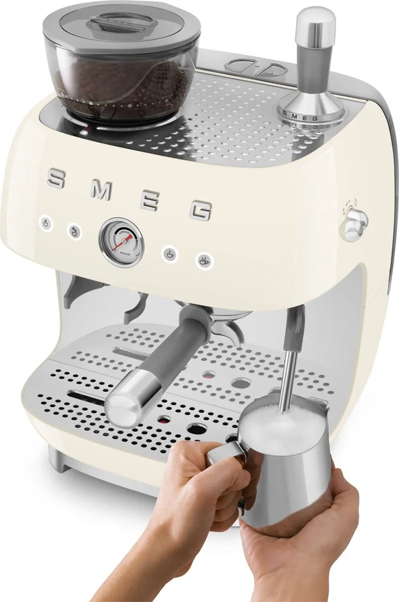 Smeg EGF03CREU Espressomachine met bonenmaler - 1650W - 2.4L - Crème - afbeelding 6 van 6