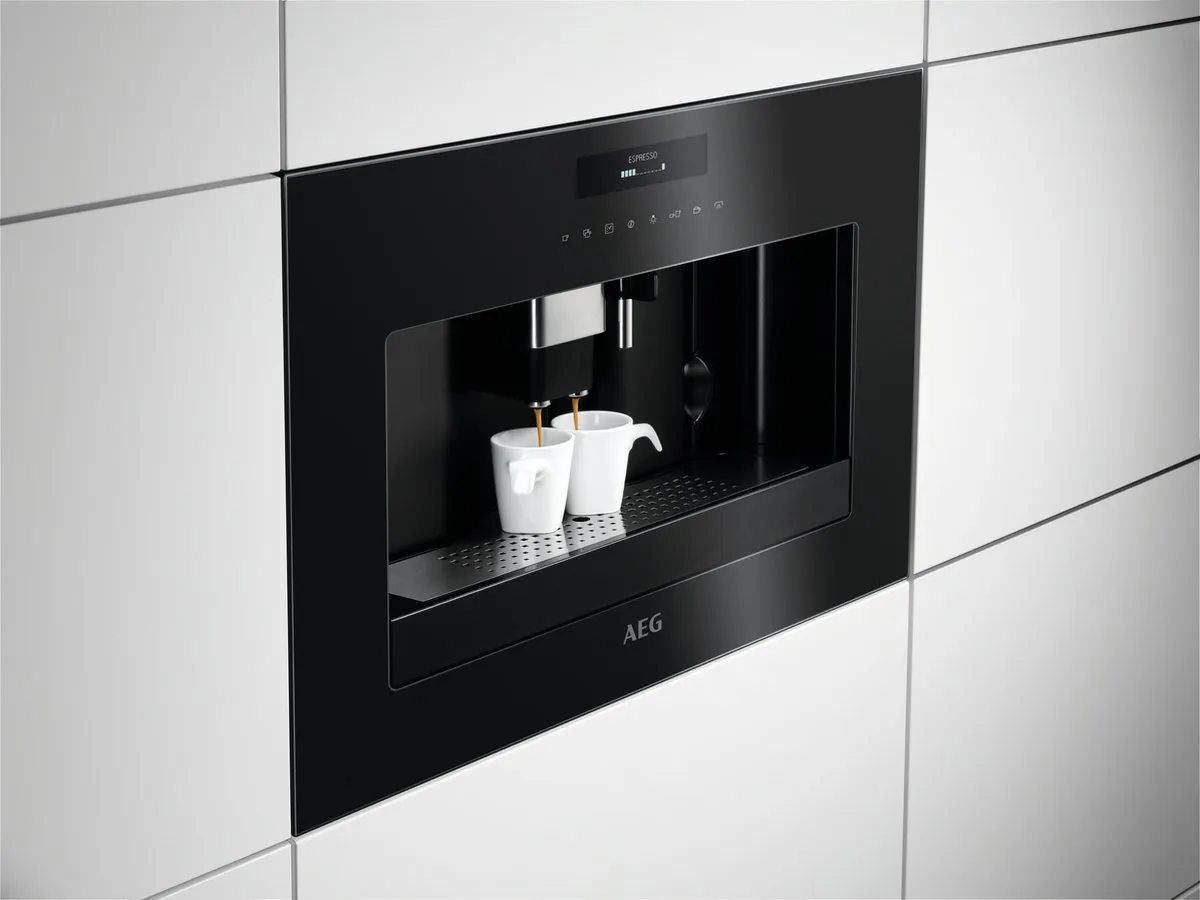 AEG KKE884500B Volledig Automatische Espressomachine - 2 Kopjes - Zwart