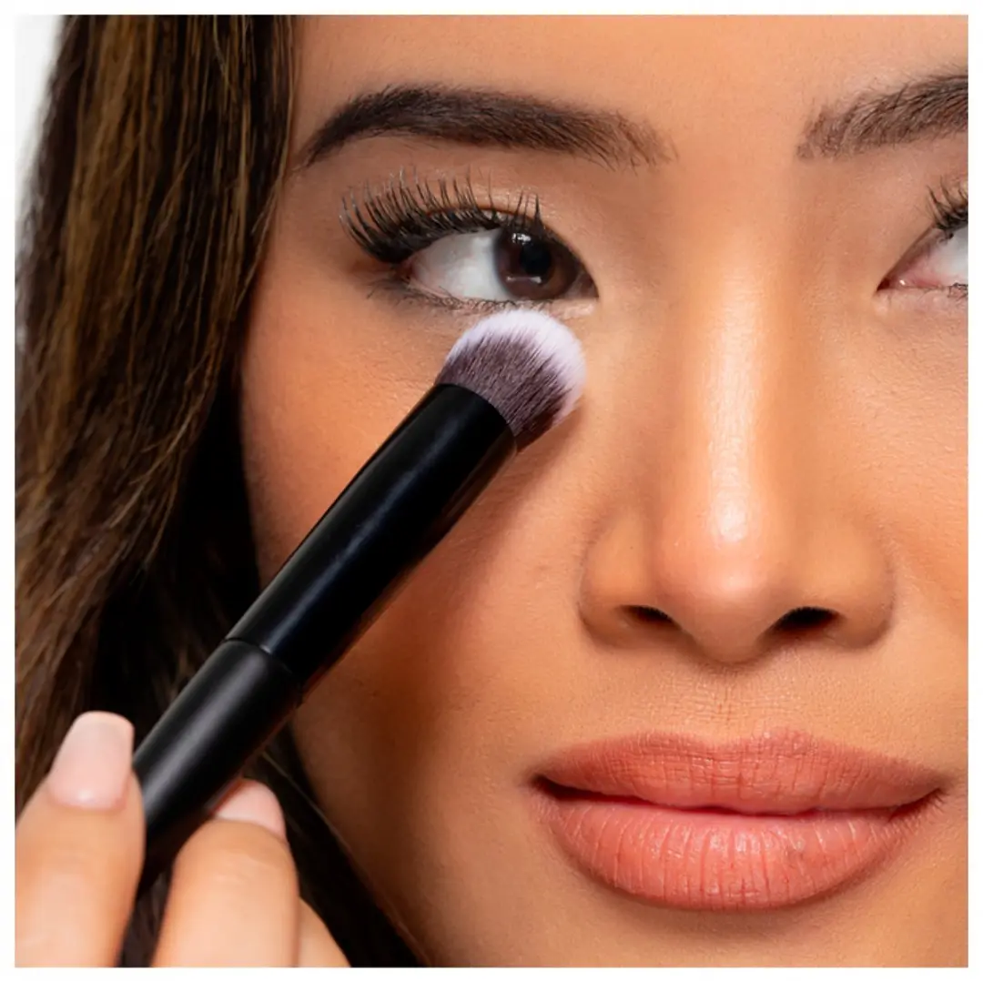 Brushworks No.8 Anti-Dark Circle Brush - Zwart