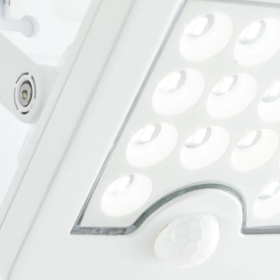 Brilliant Luton Buiten Wandlamp LED 4W Solar Sensor - 540lm Wit - afbeelding 6 van 6