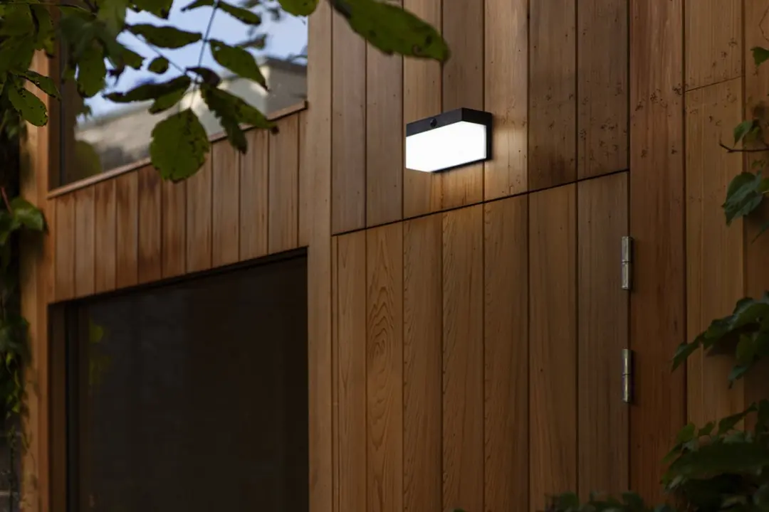Lutec Connect FRAN Slimme LED Wandlamp Zonne-energie 9.7W RGBW - Zwart