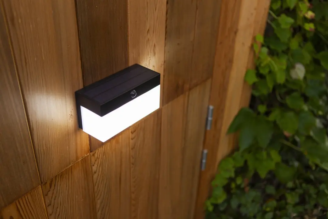 Lutec Connect FRAN Slimme LED Wandlamp Zonne-energie 9.7W RGBW - Zwart